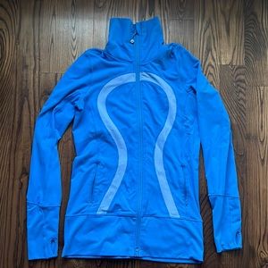 ✨Used LULULEMON✨ size 6 blue zip up jacket